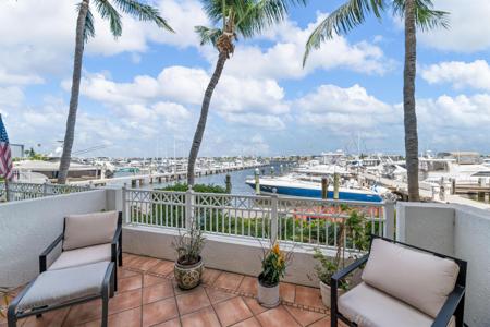 806 E Windward Way