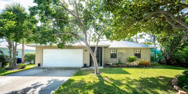 1805 Eucalyptus Avenue