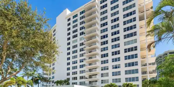 875 E Camino Real
