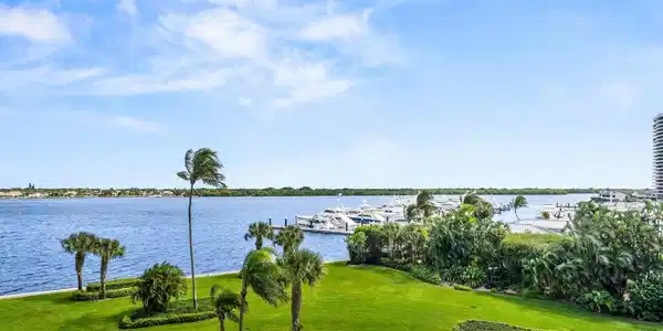 124 Lakeshore Drive