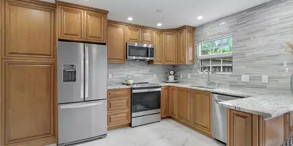 Image 3: Kitchen