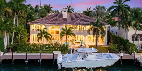 2521 Mercedes Dr