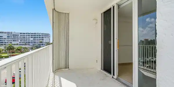Image 4: BALCONY