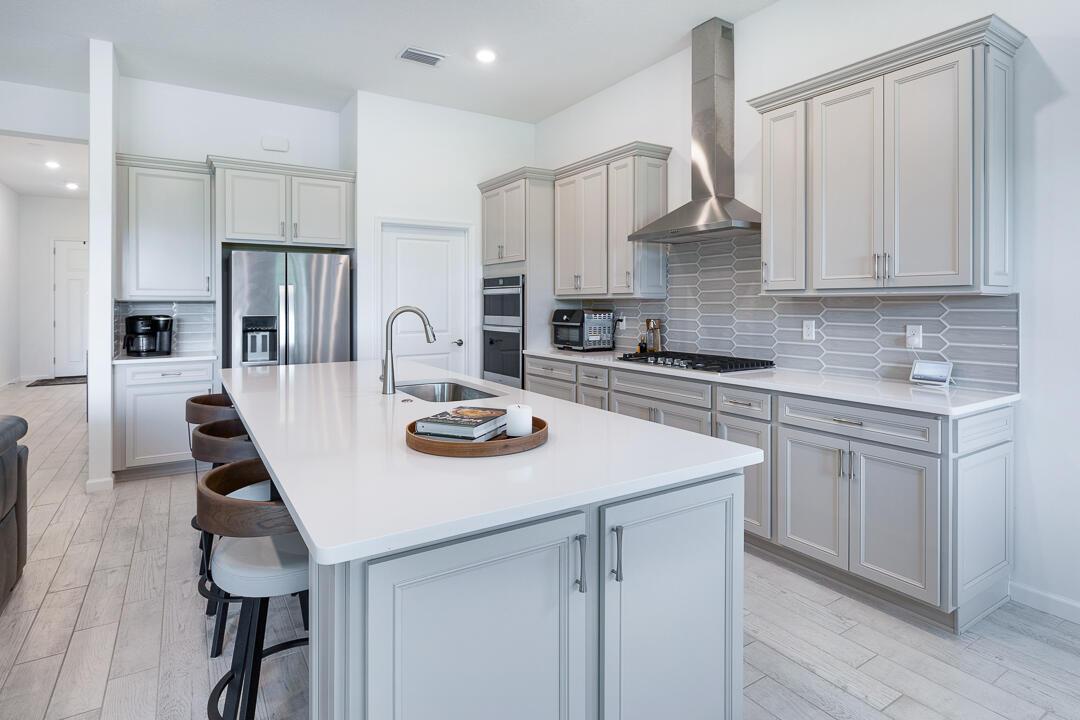 Image 3: Gourmet Kitchen