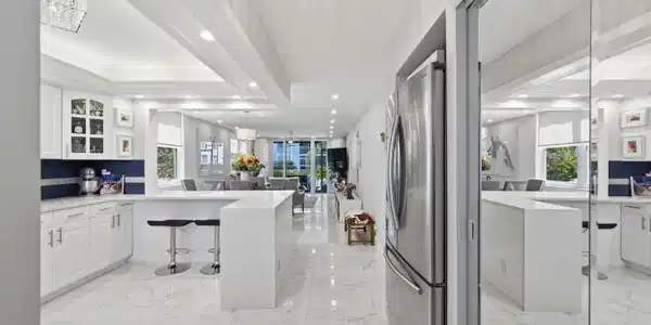 Image 4: 04_kitchen