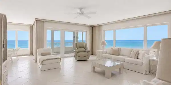 Image 3: Living Area