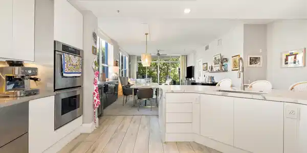 Image 3: Kitchen
