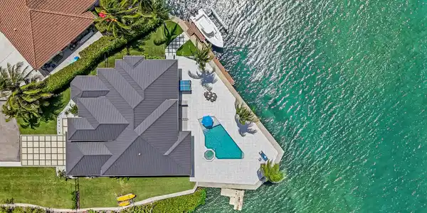 Image 4: 32_Aerial_12_mls