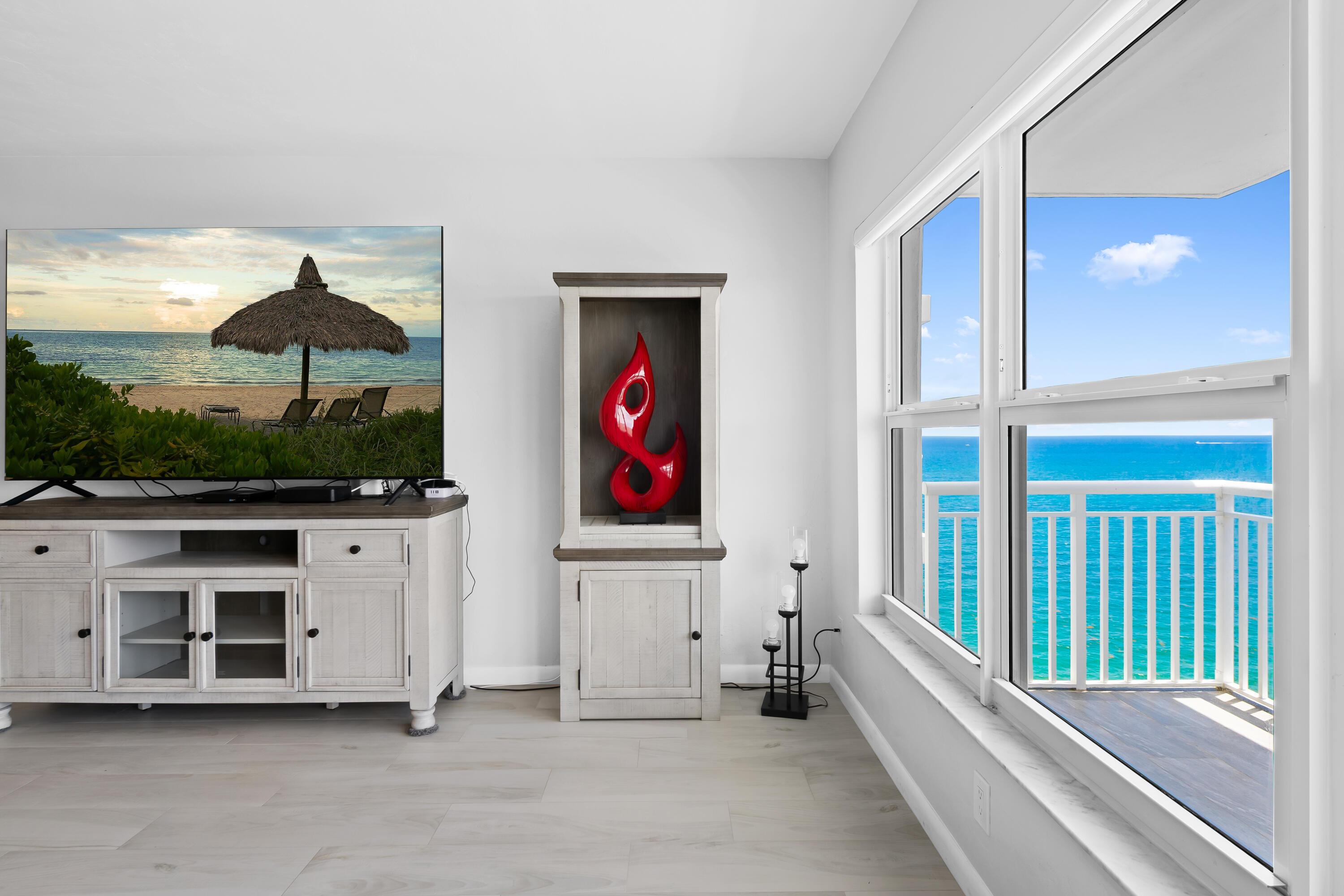 Image 2: Living room