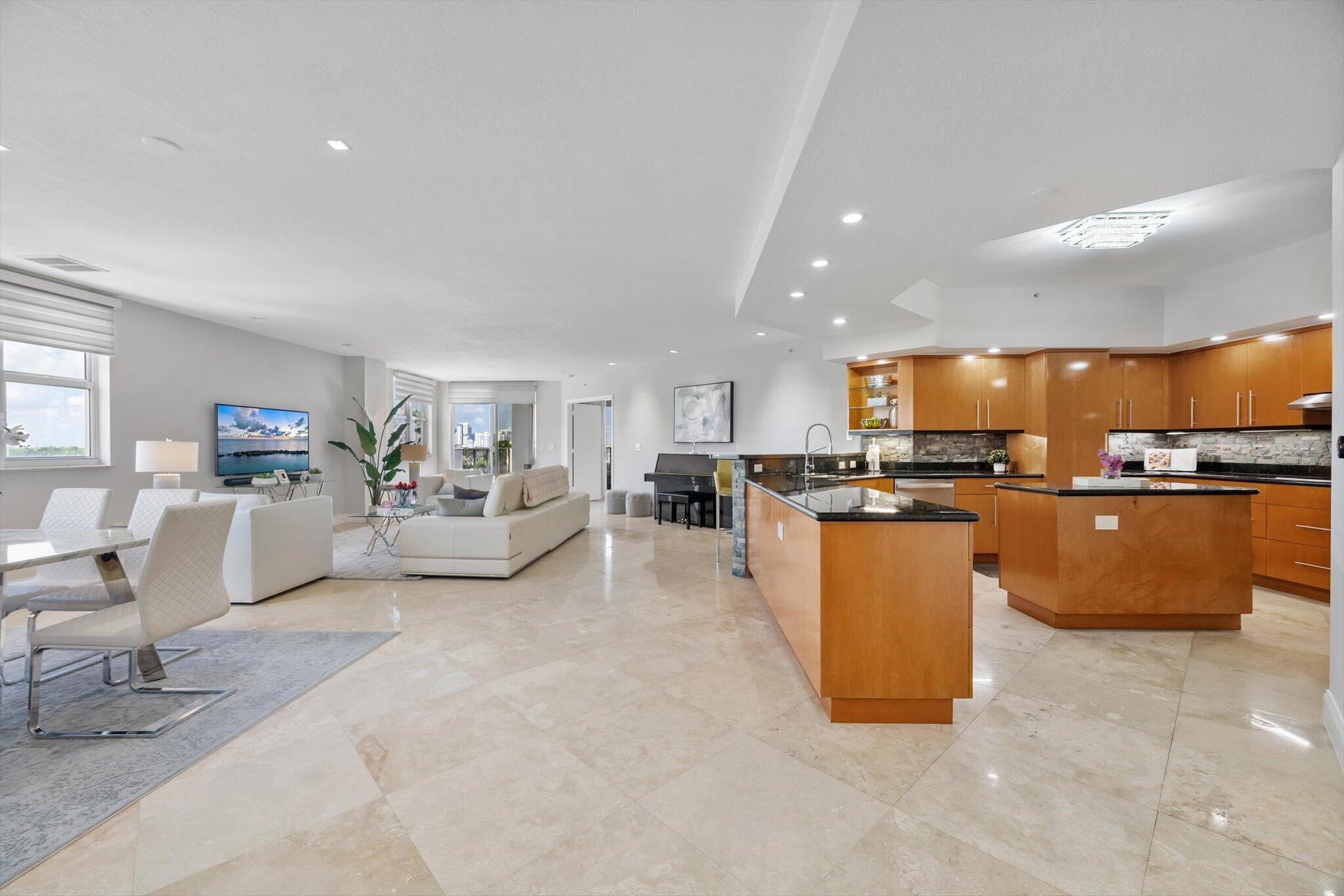 Image 4: 04-615 Bayshore Dr_004