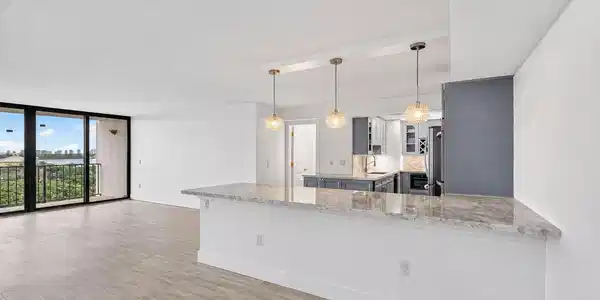 Image 3: Living room