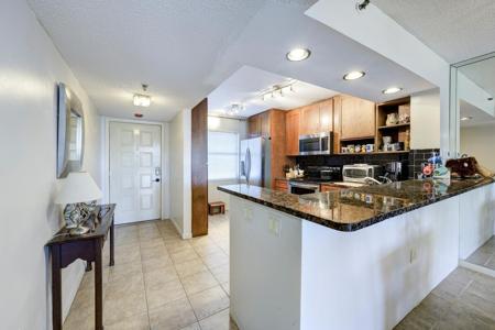 896 N Federal Highway