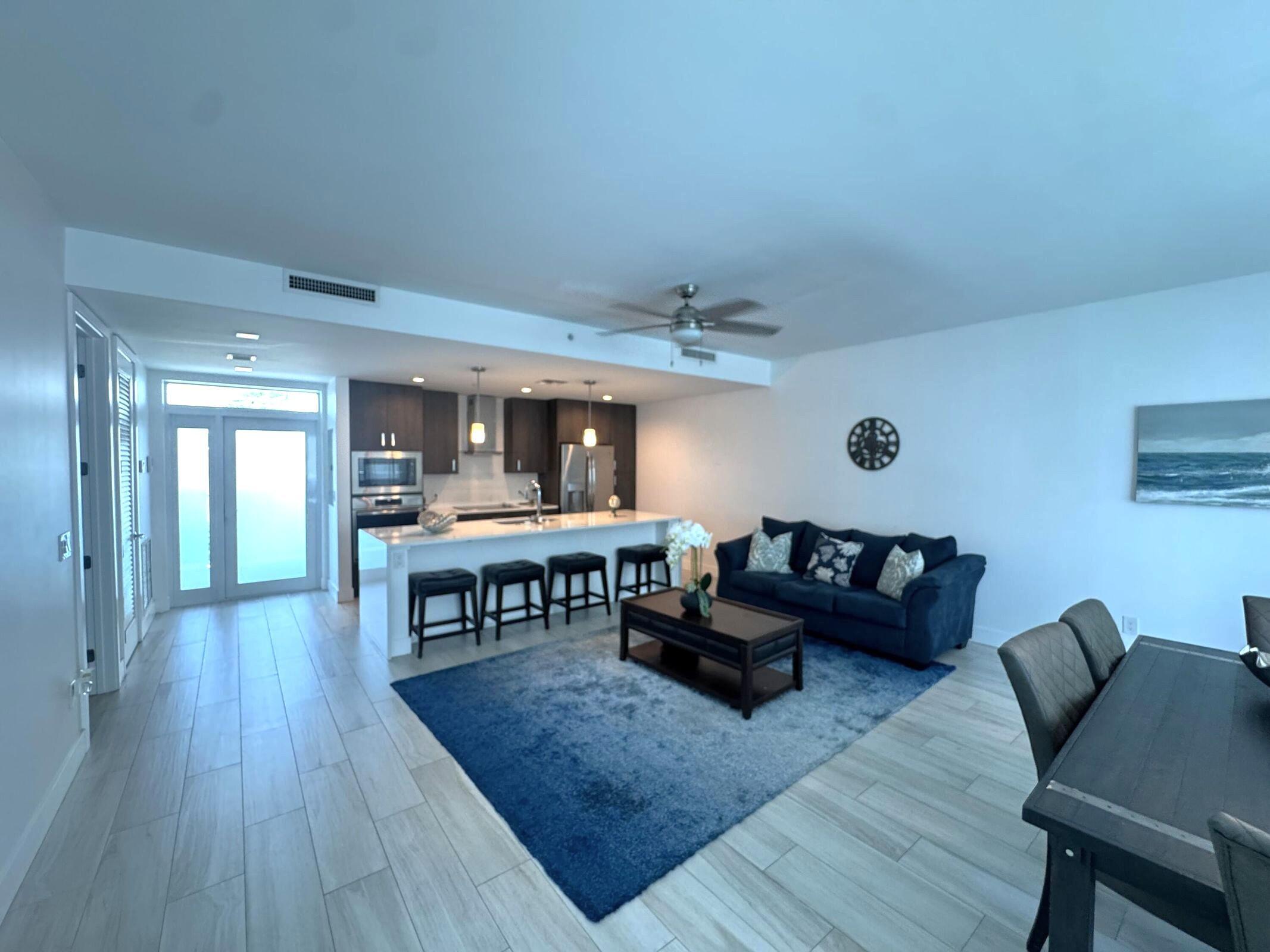 Image 2: Living/Dining
