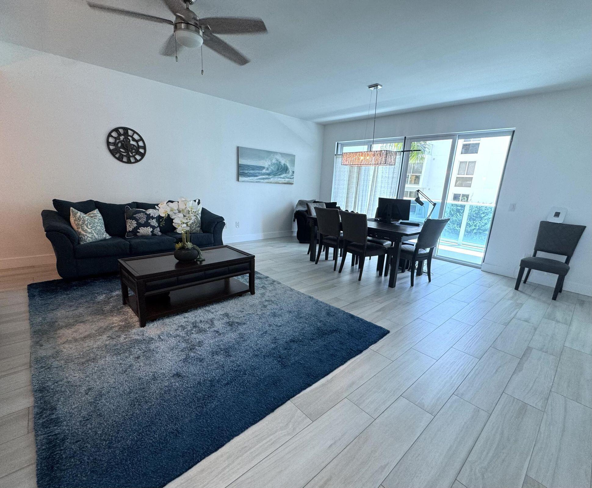 Image 4: Living Room