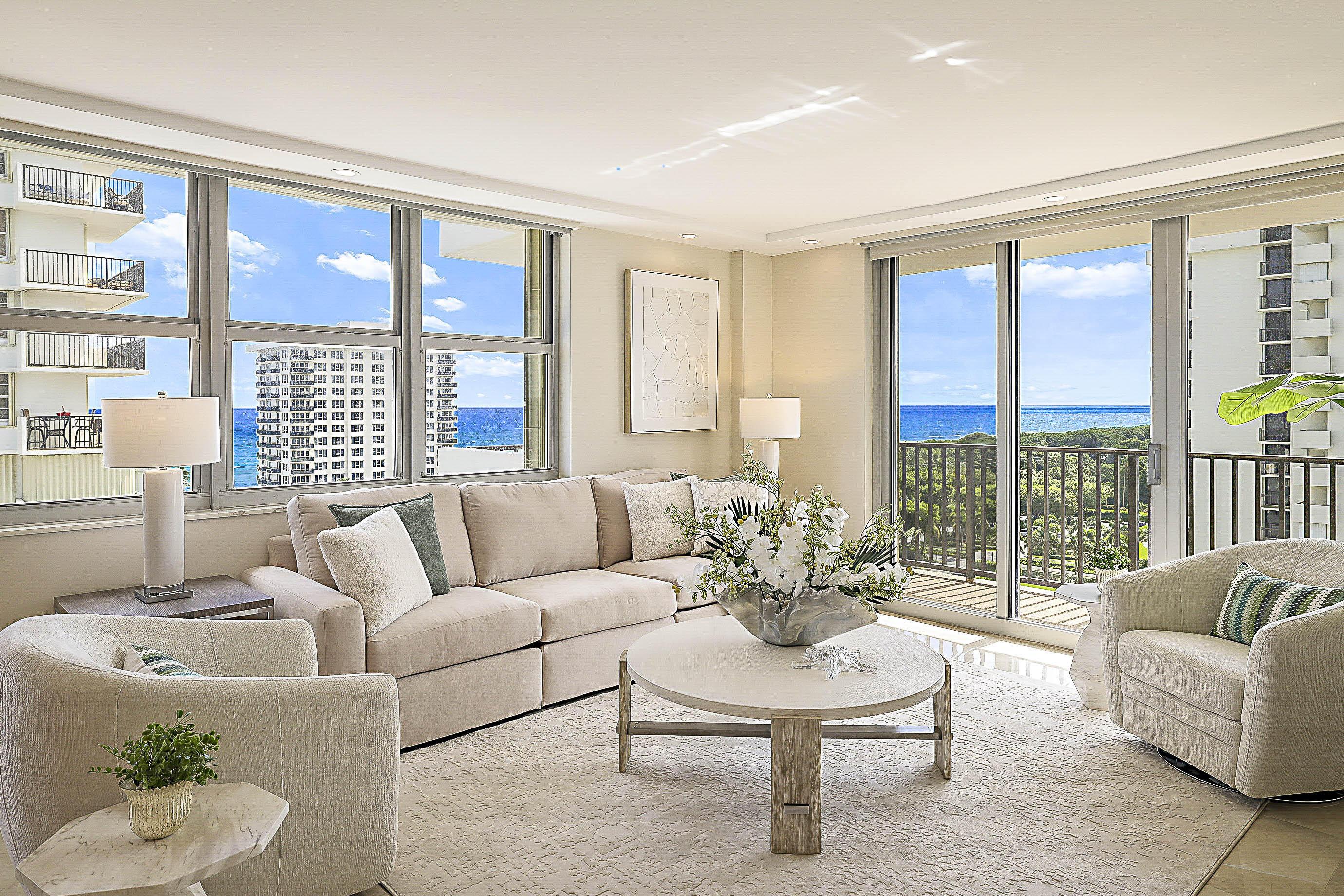 Image 3: Corner unit - ocean views