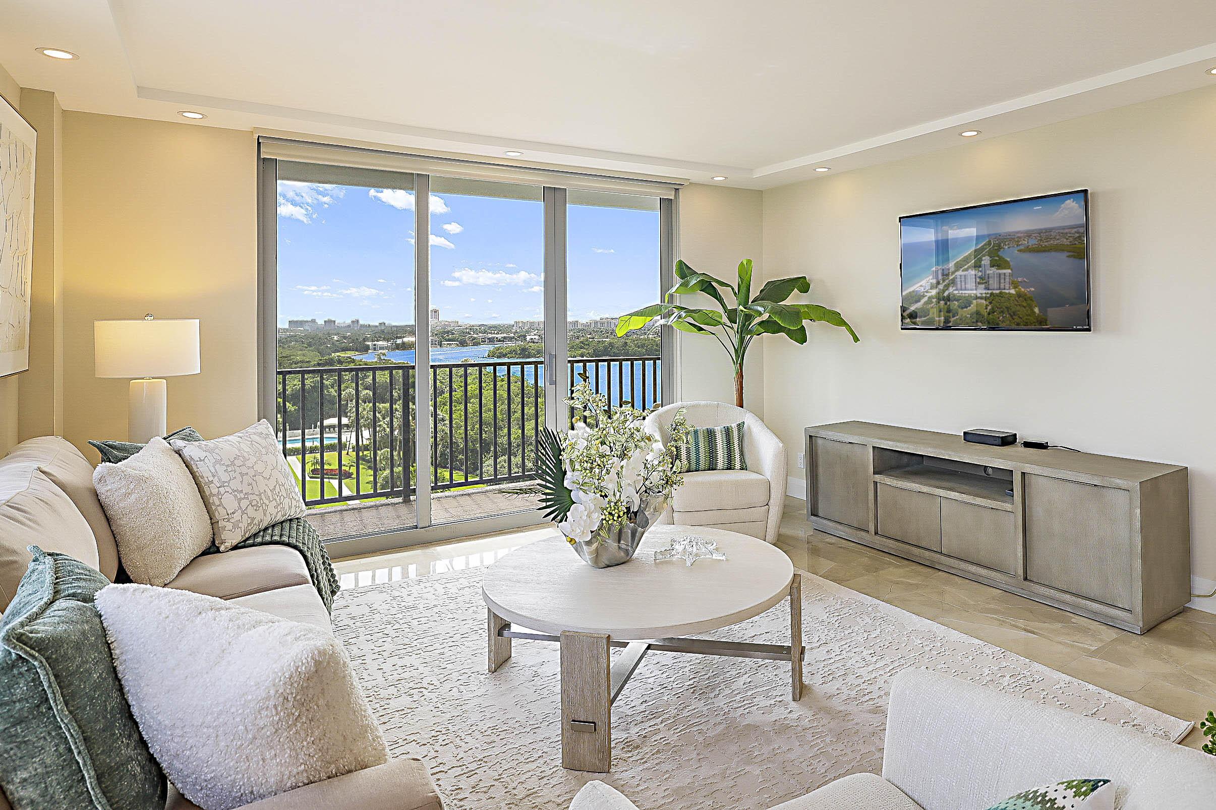 Image 4: Magnificent views from every room