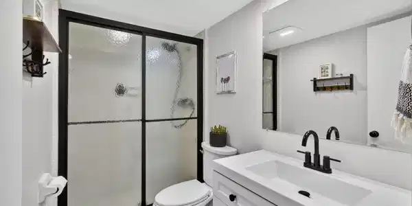 Image 2: 21-web-or-mls-5D1A0343