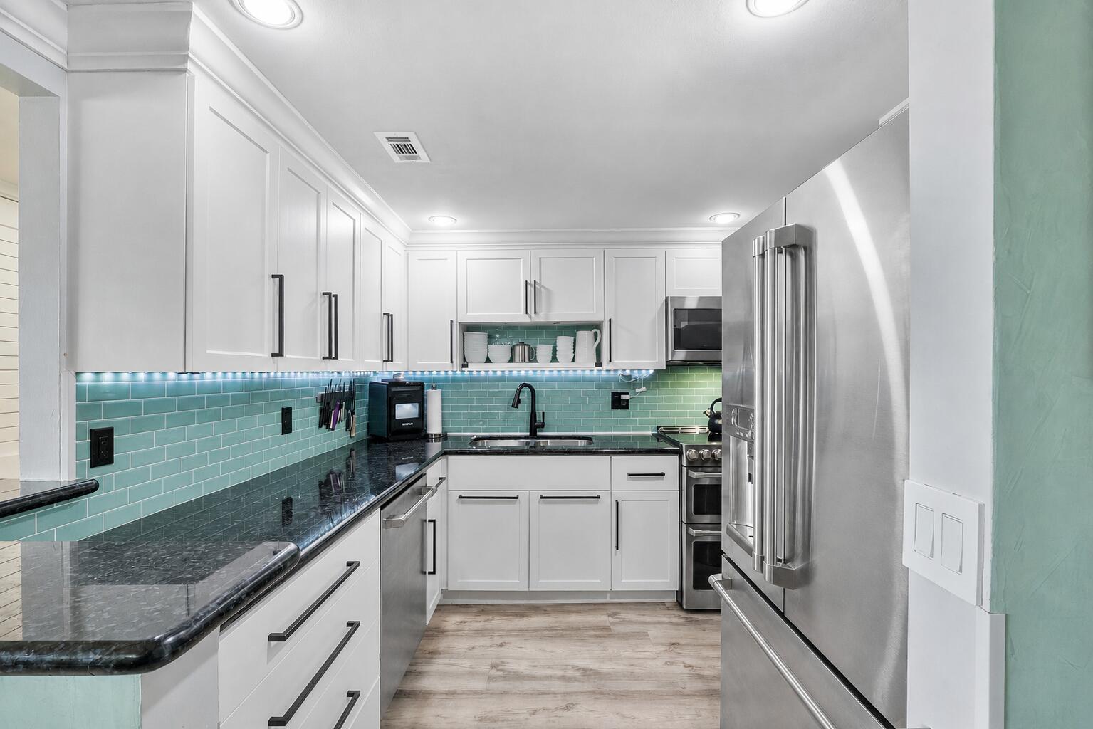 Image 4: The kitchen is newer with real wooden soft closing