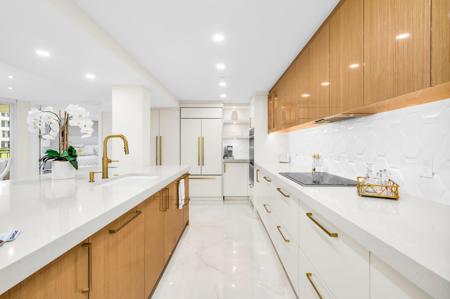 100 SE 5TH Avenue