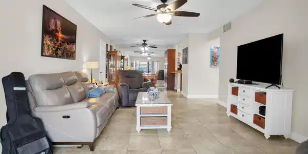 Image 3: real-estate-002