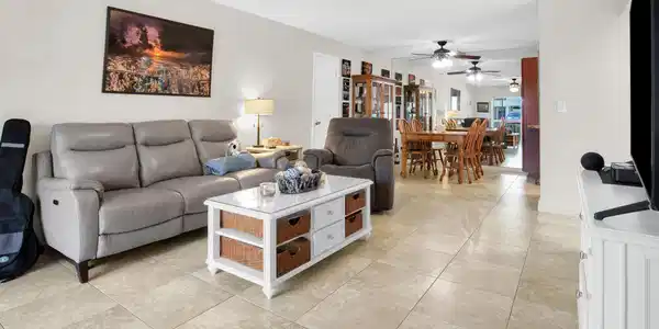 Image 4: real-estate-003