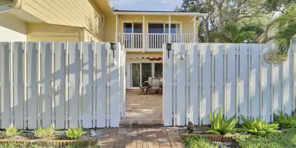 Image 2: Entry