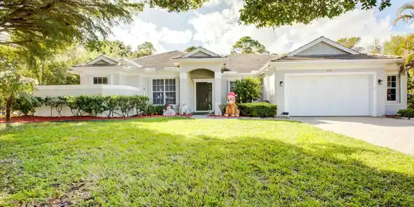 780 SW Long Lake Court