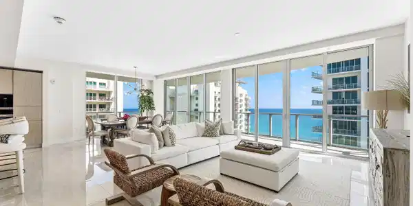 Image 2: 007-3100NorthOceanDrive-1702P-RivieraBea