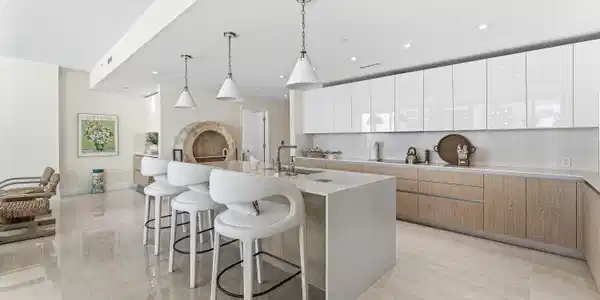 Image 4: 004-3100NorthOceanDrive-1702P-RivieraBea