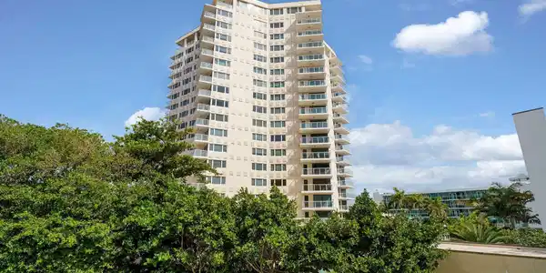 3000 Holiday Dr