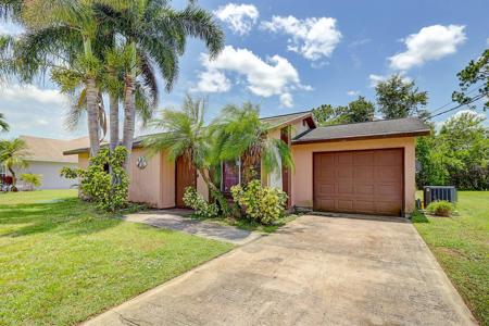 154 SW Essex Drive