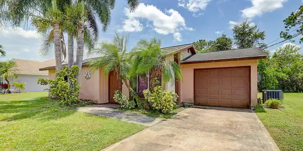 154 SW Essex Drive