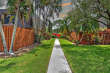 5658 SE Windsong Lane