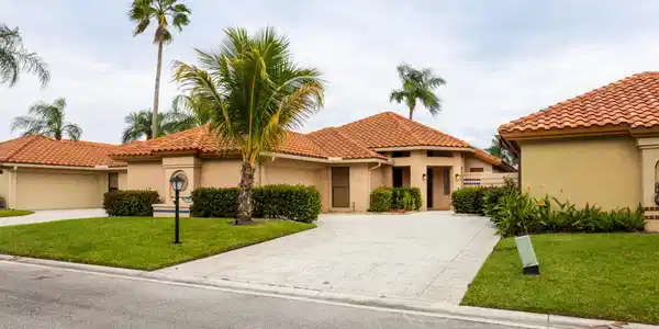 2789 SW Mariposa Circle