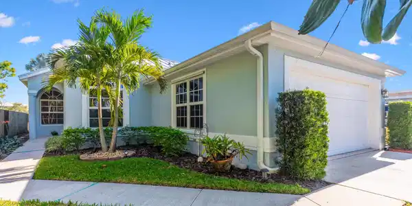 3573 SW Coco Palm Drive