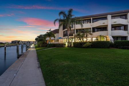 1100 Marine Way W