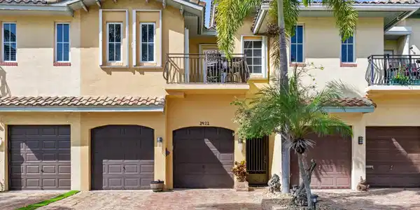 1421 Bayview Dr