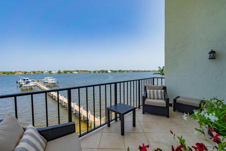 1206 S Lake Drive
