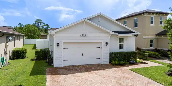 120 SE Via Visconti