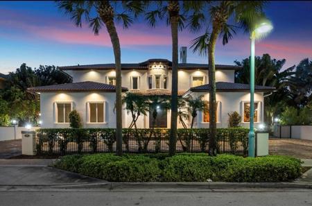 14 E Ocean Avenue