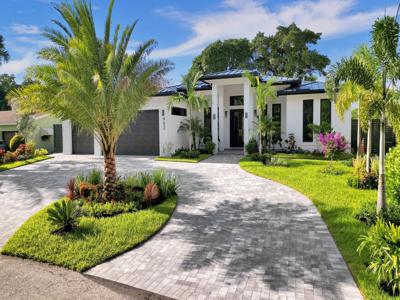 902 Robert Road