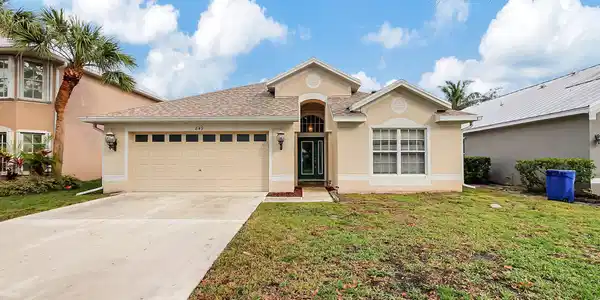 849 NW Waterlily Place