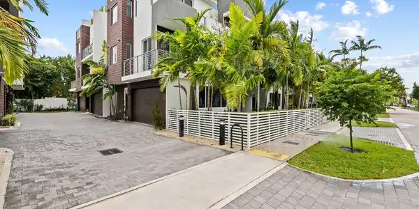 708 NE 14th Avenue
