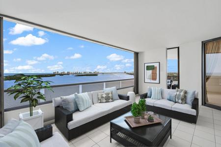 100 Lakeshore Drive