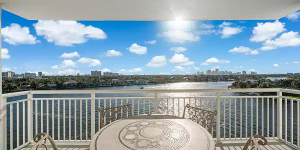 511 BAYSHORE DR