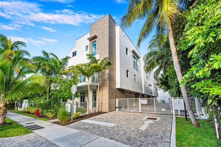 12 SE 10th Ave