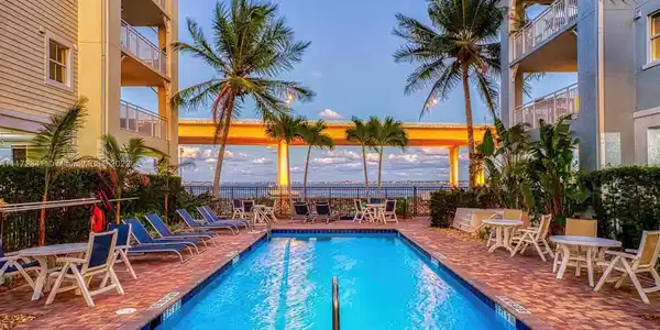 215 NW Flagler Avenue