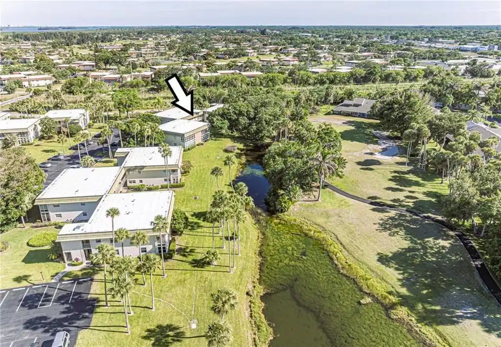 Image 1: 3 vista gardens 203 1
