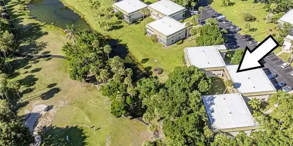 Image 2: 3 vista gardens 203 2