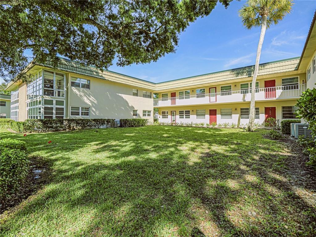 Image 3: 3 vista gardens 203 3